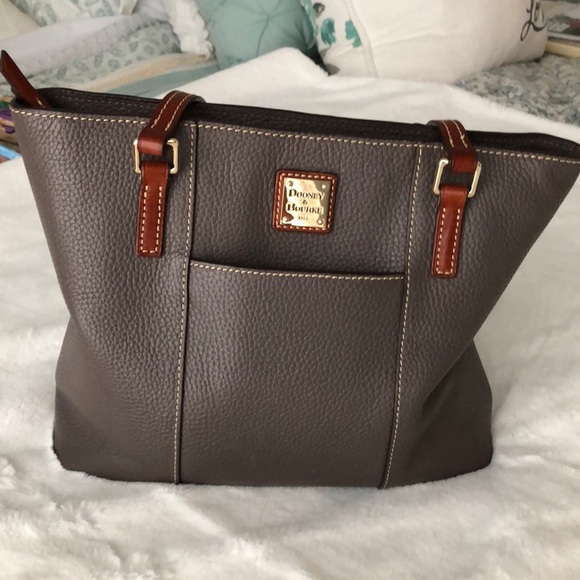 Dooney & Bourke Handbags - Dooney & Bourke pocketbook taupe color